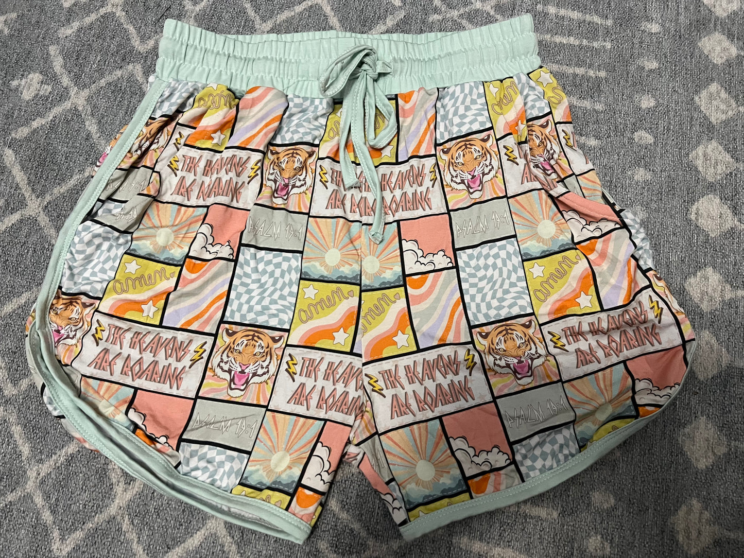 The Heaven's are Roaring Woman's Shorts